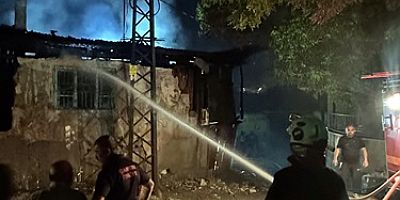 Çankırı'da metruk evde yangın çıktı.